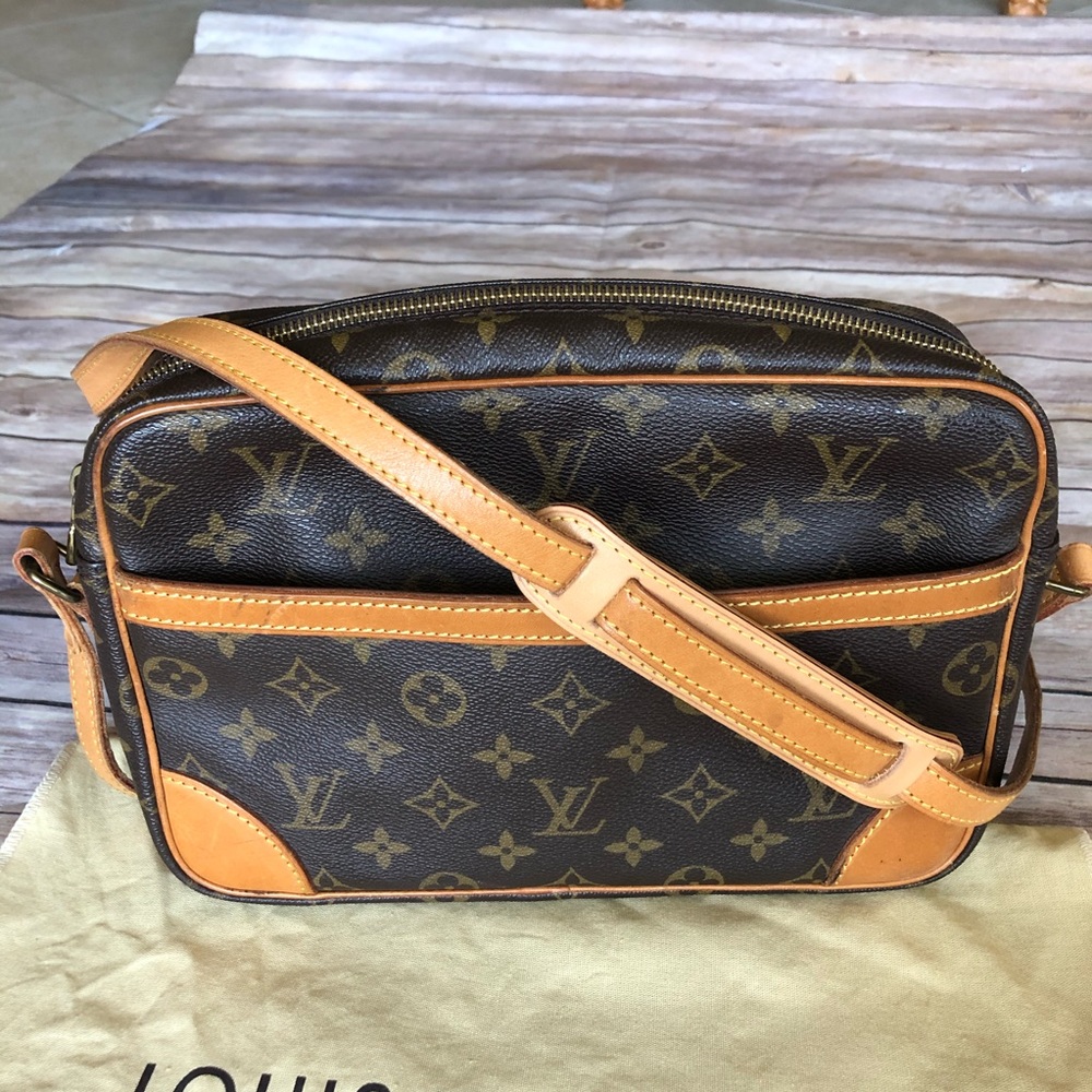 Louis Vuitton trocadero 24 crossbody shoulder bag